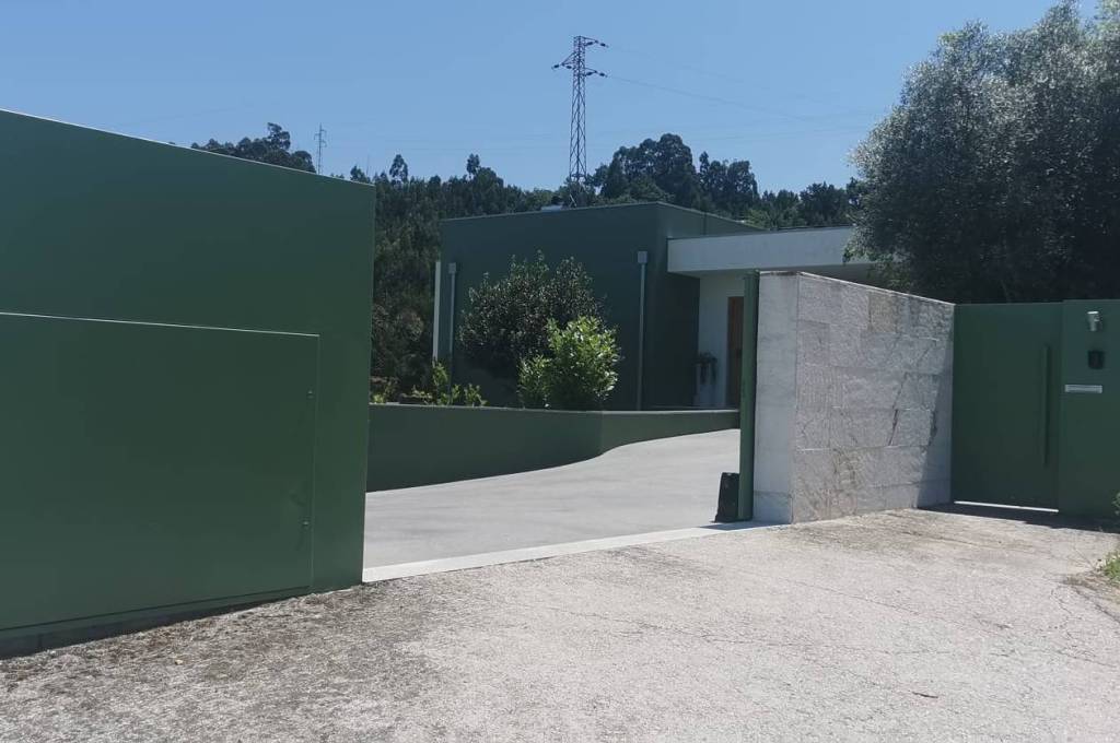 Excellent 5 Bed Villa For Sale In Verdoejo, Valença Northern