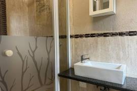 Luxury Silver Creek Gorge Estate For Sale in Mooinooi South