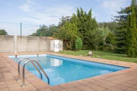 Chalet House With 2 Apartments for Sale in Boiro Galicia