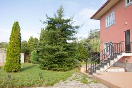 Chalet House With 2 Apartments for Sale in Boiro Galicia