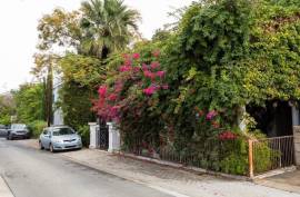 Listed 5 Bed House For Sale in Nicosia