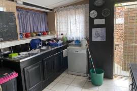 Stunning 3 Bedroom House & Cottage For Sale in Scottburgh South