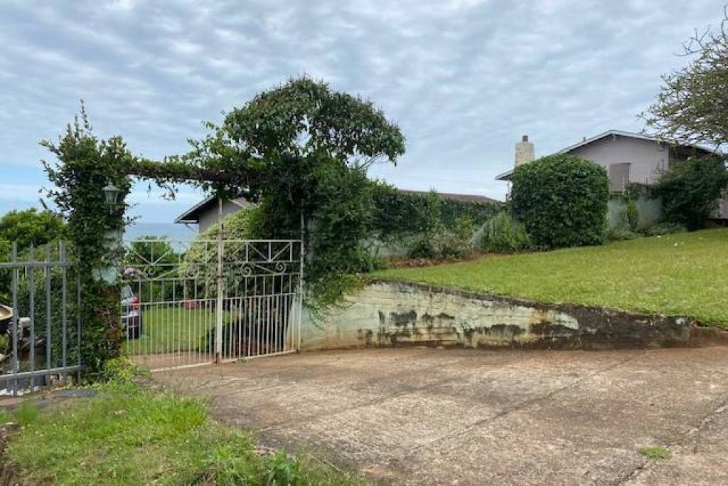 Stunning 3 Bedroom House & Cottage For Sale in Scottburgh South