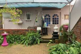 Stunning 3 Bedroom House & Cottage For Sale in Scottburgh South