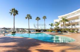 3 Bedroom Apartment with Pool & Gym next to Porto de Mós Beach | Lagos, Algarve