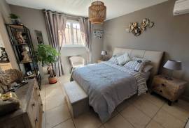 Impeccable Villa With 168 M2 Of Living Space, Including Independent Studio And Office (Former Beauty Lounge Business), On 514 M2 Of Land With Swimming Pool.