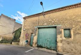Former Stone Wine Storehouse With 300 M2 Of Floor Space And 50 M2 Garden. Great Opportunity.