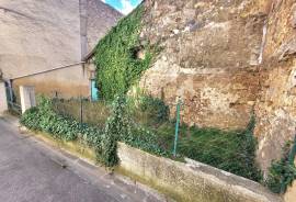 Former Stone Wine Storehouse With 300 M2 Of Floor Space And 50 M2 Garden. Great Opportunity.