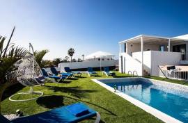 Luxurious 5 Bedroom Villa With Sea Views
