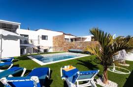 Luxurious 5 Bedroom Villa With Sea Views
