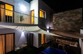 Luxurious 5 Bedroom Villa With Sea Views
