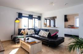 Luxurious 5 Bedroom Villa With Sea Views
