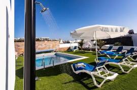 Luxurious 5 Bedroom Villa With Sea Views