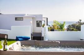 Luxurious 5 Bedroom Villa With Sea Views