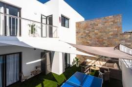 Luxurious 5 Bedroom Villa With Sea Views