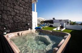 Luxurious 5 Bedroom Villa With Sea Views