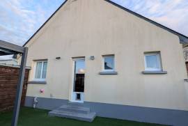 Detached House with Landscaped Garden