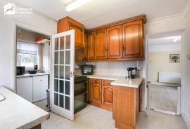 3 bedroom, Semi-detached bungalow for sale