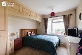 3 bedroom, Semi-detached bungalow for sale