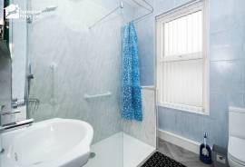 4 bedroom, Semi-detached house for sale