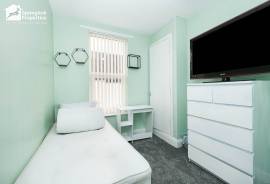 4 bedroom, Semi-detached house for sale