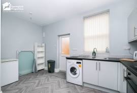 4 bedroom, Semi-detached house for sale
