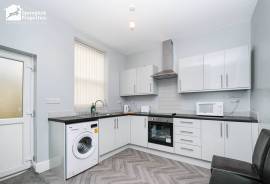 4 bedroom, Semi-detached house for sale