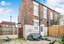 4 bedroom, Semi-detached house for sale