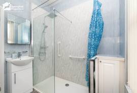 4 bedroom, Semi-detached house for sale