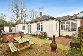 3 bedroom, Bungalow for sale