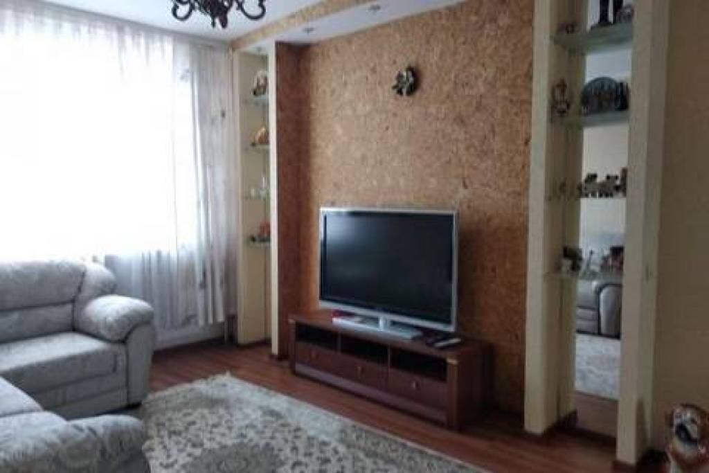 Пишите в WhatsApp +7 962-388-28-38. Также рядом сдаётся двухкомнатная квартира и частный дом
