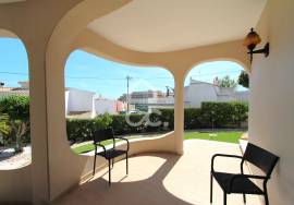4 bedroom villa in Alporchinhos - Porches with pool and sea view, 2 minutes walk from the beach