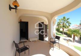 4 bedroom villa in Alporchinhos - Porches with pool and sea view, 2 minutes walk from the beach