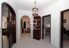 4 bedroom villa in Alporchinhos - Porches with pool and sea view, 2 minutes walk from the beach