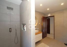 4 bedroom villa in Alporchinhos - Porches with pool and sea view, 2 minutes walk from the beach