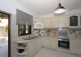 4 bedroom villa in Alporchinhos - Porches with pool and sea view, 2 minutes walk from the beach