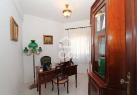 4 bedroom villa in Alporchinhos - Porches with pool and sea view, 2 minutes walk from the beach