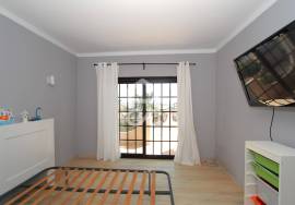 4 bedroom villa in Alporchinhos - Porches with pool and sea view, 2 minutes walk from the beach