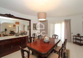 4 bedroom villa in Alporchinhos - Porches with pool and sea view, 2 minutes walk from the beach