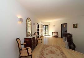 4 bedroom villa in Alporchinhos - Porches with pool and sea view, 2 minutes walk from the beach