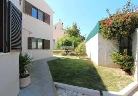 4 bedroom villa in Alporchinhos - Porches with pool and sea view, 2 minutes walk from the beach