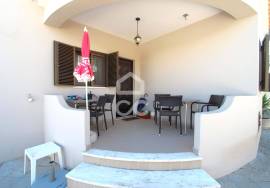 4 bedroom villa in Alporchinhos - Porches with pool and sea view, 2 minutes walk from the beach