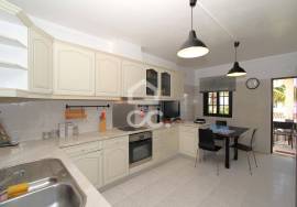 4 bedroom villa in Alporchinhos - Porches with pool and sea view, 2 minutes walk from the beach