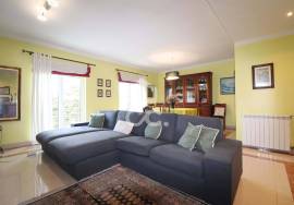 Villa for sale in Carvalhais with swimming pool and tennis court.