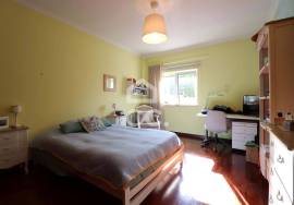 Villa for sale in Carvalhais with swimming pool and tennis court.