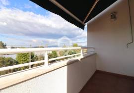Villa for sale in Carvalhais with swimming pool and tennis court.