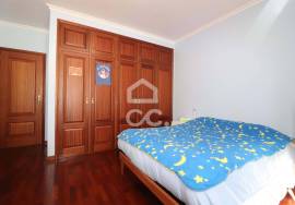 Villa for sale in Carvalhais with swimming pool and tennis court.