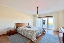 Moradia T4 em Foz do Arelho com jardim e piscina