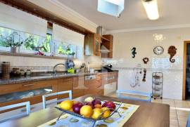 Moradia T4 em Foz do Arelho com jardim e piscina