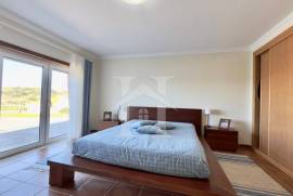 Moradia T4 em Foz do Arelho com jardim e piscina